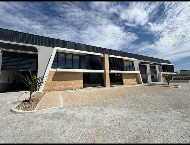 654M² WAREHOUSE TO LET IN STIKLAND INDUSTRIAL